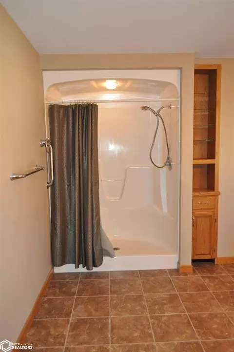 Bath - 110 Artz St, Breda, IA 51436 photo 3 of 11