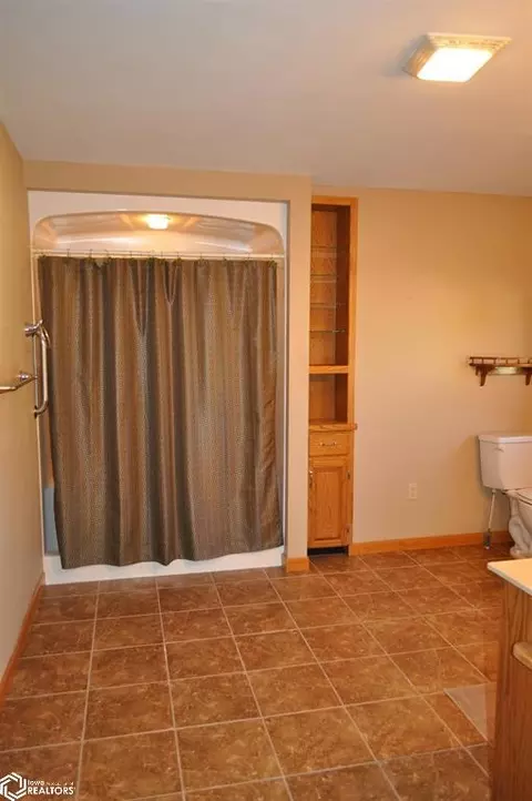 Bath - 110 Artz St, Breda, IA 51436 photo 2 of 11