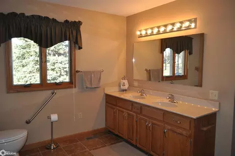 Bath - 110 Artz St, Breda, IA 51436 photo 4 of 11