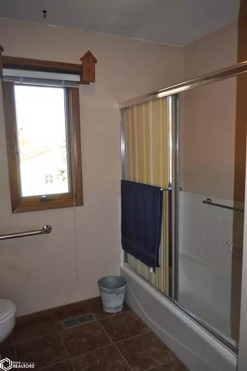 Bath - 110 Artz St, Breda, IA 51436 photo 7 of 11