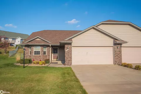 508 Edgebrook Ct, Marshalltown, IA 50158
