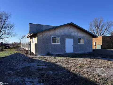 211 W Main St, Drakesville, IA 52552