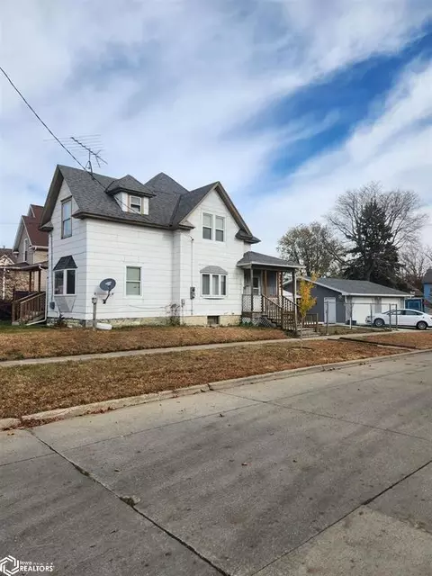 221 S Monroe Ave, Mason City, IA 50401