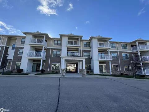809 7th Ave N #202, Clear Lake, IA 50428