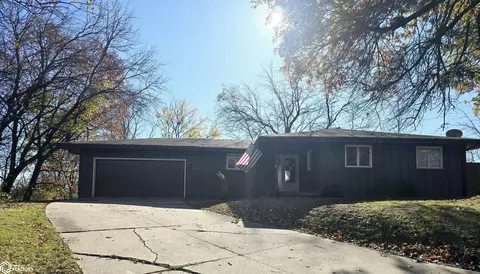 1702 B Ave E, Oskaloosa, IA 52577