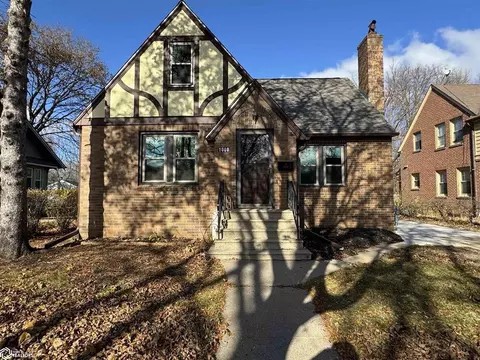 1008 3rd St NW, Mason City, IA 50401