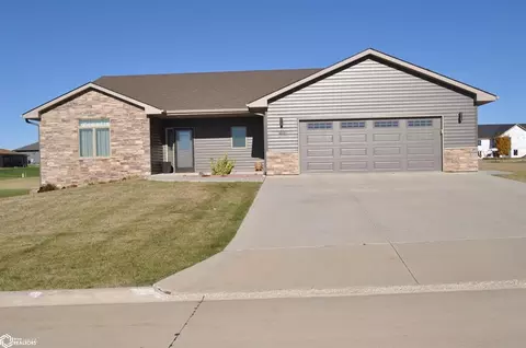 1517 Woodland Dr, Carroll, IA 51401
