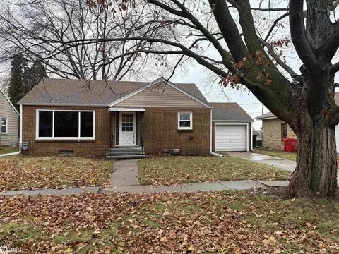 1112 Val Kay Ct, Hampton, IA 50441