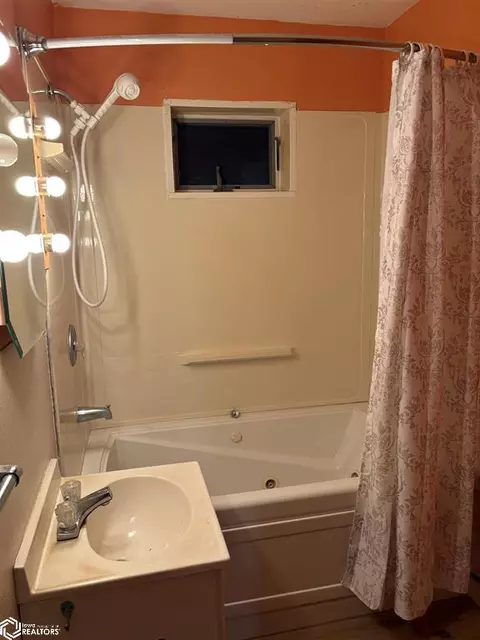 Bath - 1112 Val Kay Ct, Hampton, IA 50441 photo 2 of 3