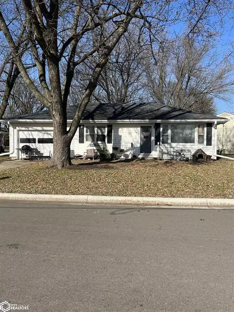 1503 3rd Ave N, Clear Lake, IA 50428