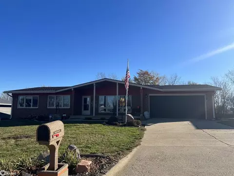 2206 Crestview Dr, Denison, IA 51442
