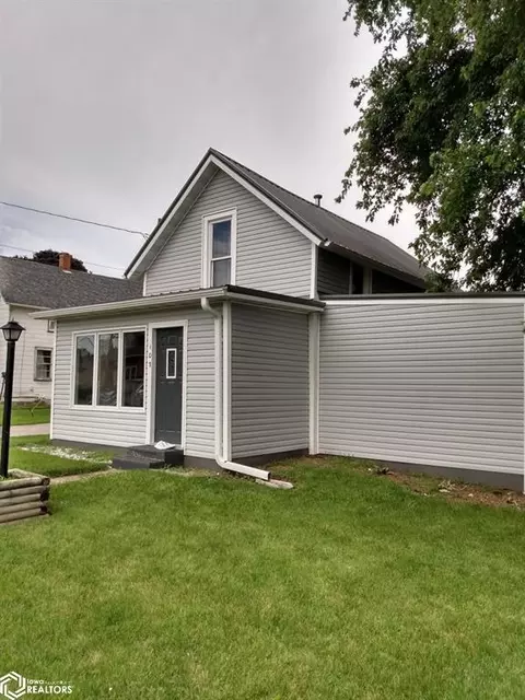 107 S Mulberry St, New Sharon, IA 50207
