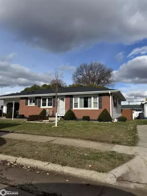 1712 Parkway Dr, Burlington, IA 52601