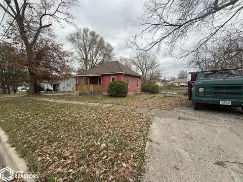 517 N 6th St, Centerville, IA 52544 photo 2