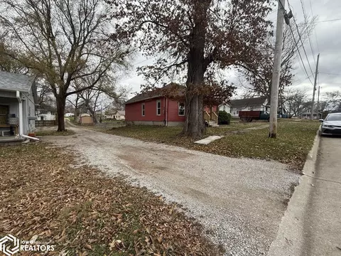 517 N 6th St, Centerville, IA 52544 photo 3