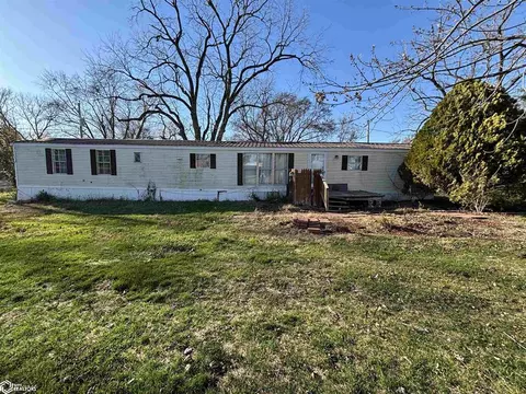 201 Rock Island Rd, Libertyville, IA 52567
