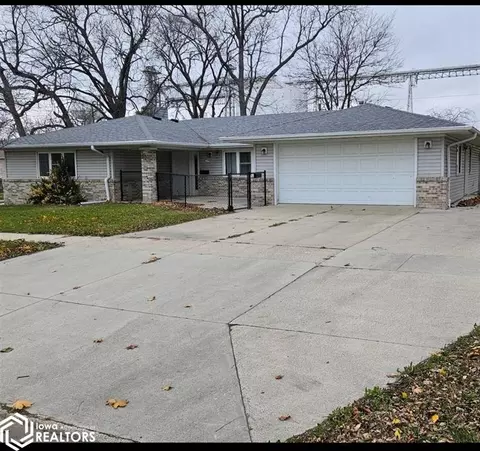 203 4th Ave SE, Clarion, IA 50525