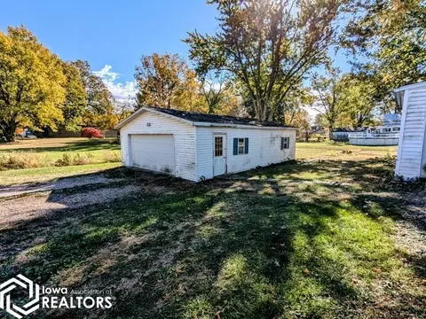 306 E Green St, Augusta, IL 62311 photo 9