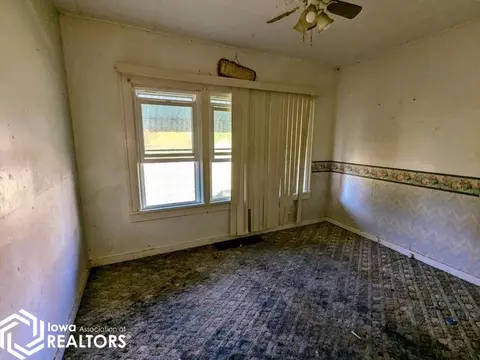 306 E Green St, Augusta, IL 62311 photo 4