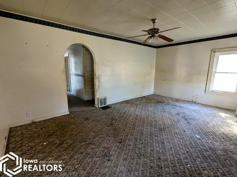306 E Green St, Augusta, IL 62311 photo 2