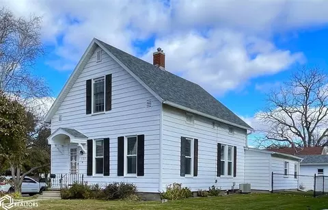 1102 S 12th St, Burlington, IA 52601