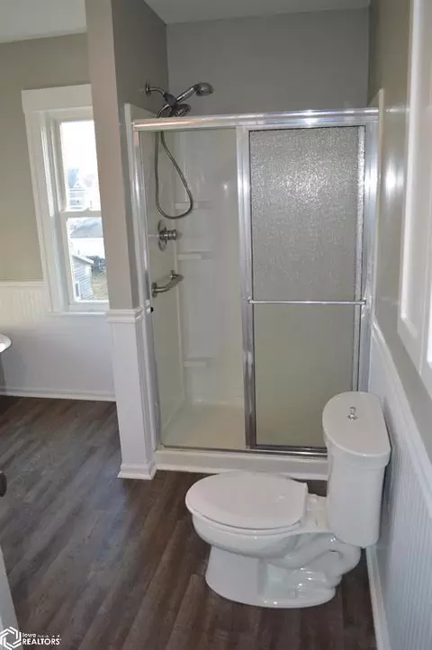 Bath - 302 2nd St SE, Hampton, IA 50441 photo 1 of 3