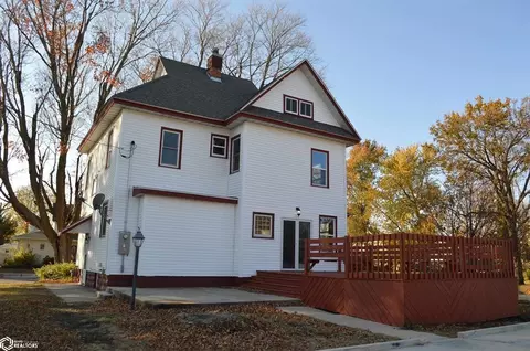 Exterior - 302 2nd St SE, Hampton, IA 50441 photo 2 of 7