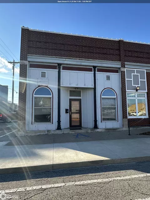 15 N Clinton St, Albia, IA 52531