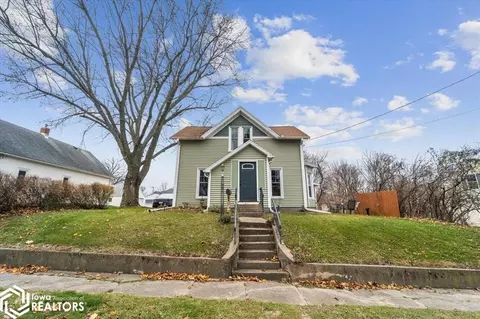 806 12th St, Eldora, IA 50627