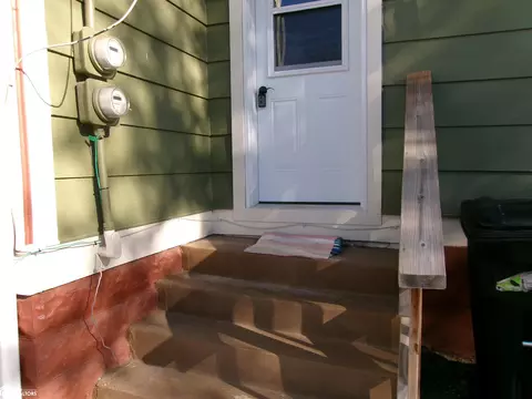 Exterior - 207 E 5th St, Atlantic, IA 50022 photo 8 of 11