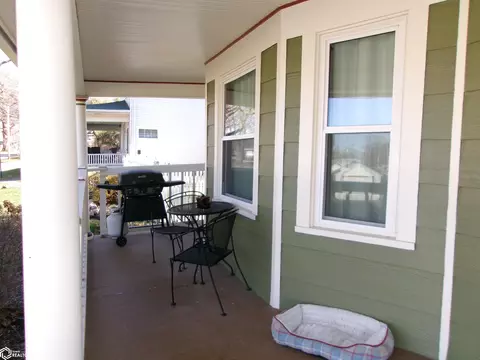 Exterior - 207 E 5th St, Atlantic, IA 50022 photo 5 of 11
