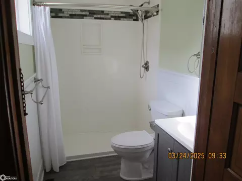 Bath - 207 E 5th St, Atlantic, IA 50022 photo 2 of 4
