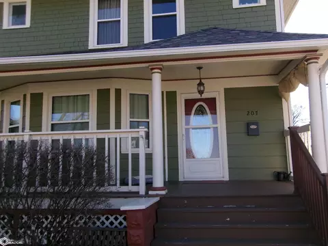 Exterior - 207 E 5th St, Atlantic, IA 50022 photo 3 of 11