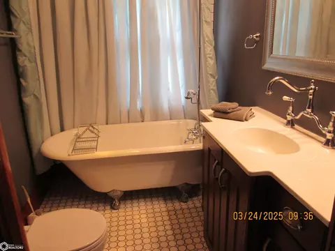 Bath - 207 E 5th St, Atlantic, IA 50022 photo 3 of 4