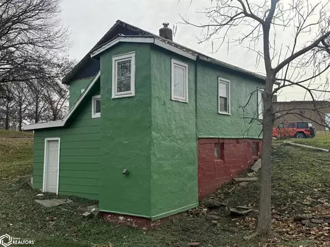 Exterior - 1113 W State St, Centerville, IA 52544 photo 2 of 2