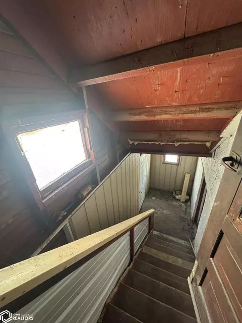 Entry Way - 1113 W State St, Centerville, IA 52544 photo 1 of 2