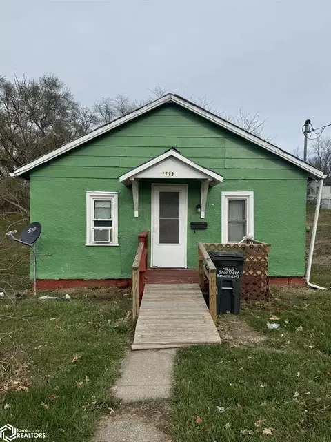 1113 W State St, Centerville, IA 52544