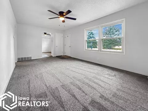 821 4th St NW, Hampton, IA 50441 photo 5