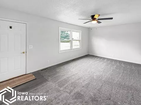 821 4th St NW, Hampton, IA 50441 photo 4