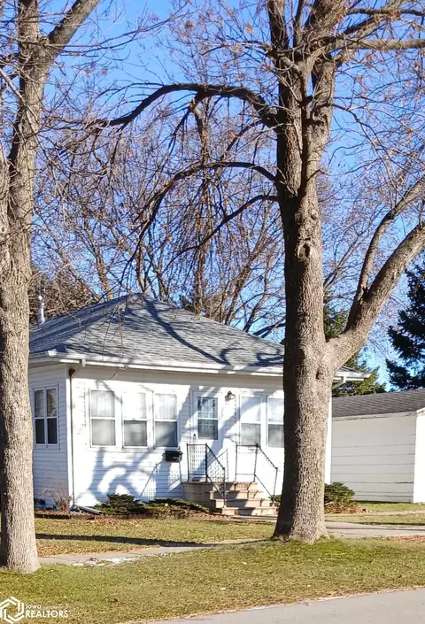 147 4th Ave NE, Titonka, IA 50480