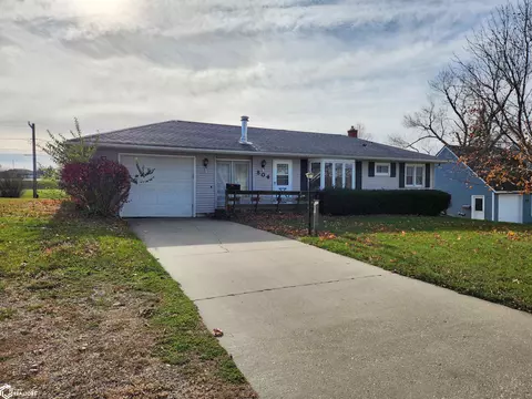 804 N Court St, Toledo, IA 52342
