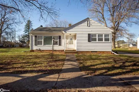 105 6th St S, Swea City, IA 50590