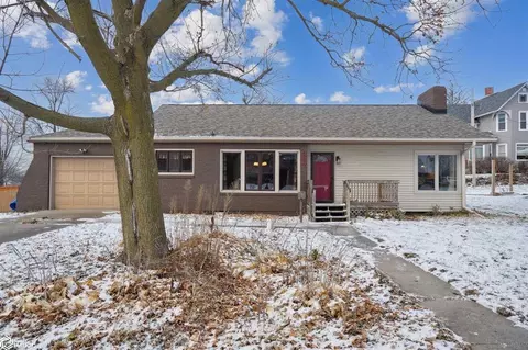 207 4th Ave, Grinnell, IA 50112