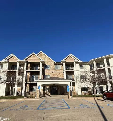 915 W Merle Hibbs Blvd #201, Marshalltown, IA 50158