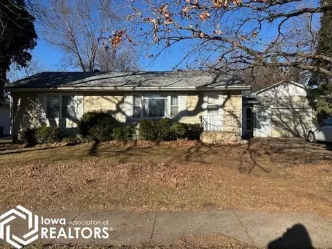 660 2nd St SW, Britt, IA 50423