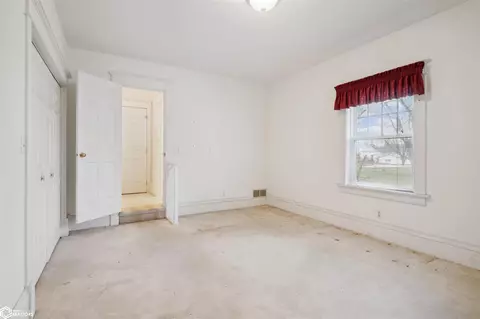 Bedroom - 320 Park St, Donnellson, IA 52625 photo 1 of 11