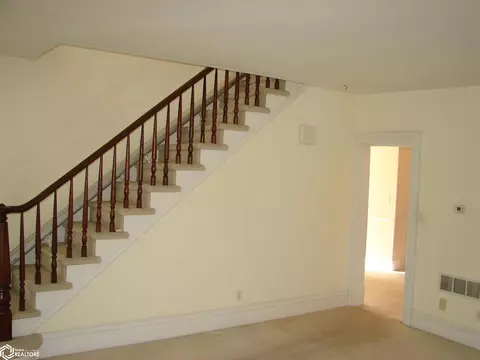 Living - 320 Park St, Donnellson, IA 52625 photo 2 of 4