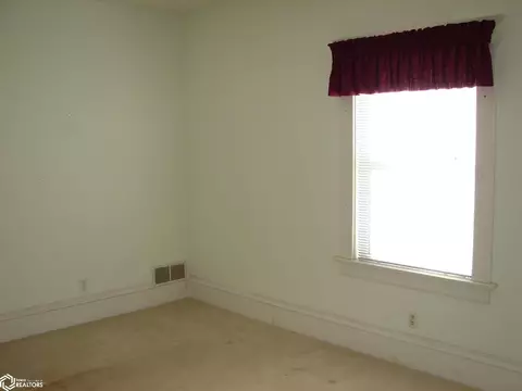 Bedroom - 320 Park St, Donnellson, IA 52625 photo 2 of 11