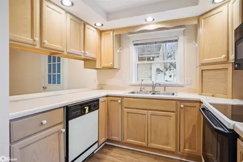 Kitchen - 320 Park St, Donnellson, IA 52625 photo 2 of 4