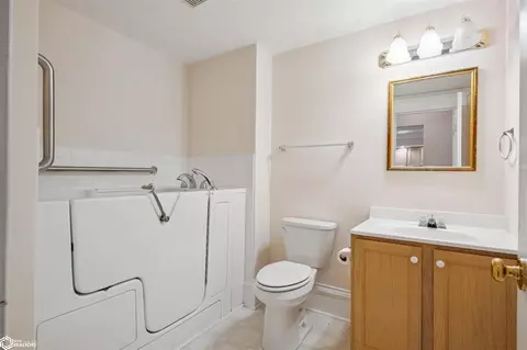 Bath - 320 Park St, Donnellson, IA 52625 photo 1 of 3